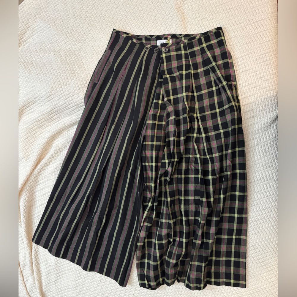 FRIDA PANTS STRIKE CHEX X STRIKE STRIPE
Stylish Plaid and Stripe Wide Leg Pants